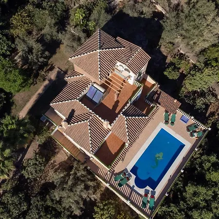 Mit Privatpool Fuer 10 Personen Ca 280 Qm In Nerja, Andalusien Costa Del Sol בית נופש