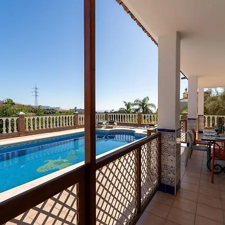 Mit Privatpool Fuer 10 Personen Ca 280 Qm In Nerja, Andalusien Costa Del Sol בית נופש