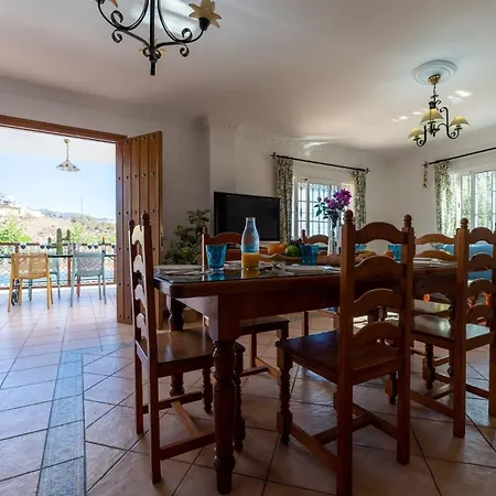 Mit Privatpool Fuer 10 Personen Ca 280 Qm In Nerja, Andalusien Costa Del Sol * 네르하